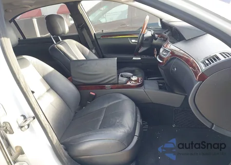 2007 Mercedes-Benz S 550 z USA, uszkodzony, nr VIN WDDNG71X77A129272